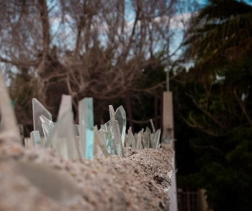 Un rayo de vidrio sobre el muro